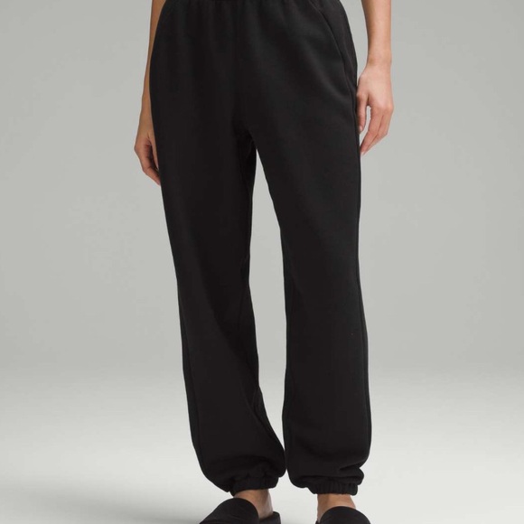 Lululemon Scuba Mid-Rise Oversized Jogger *Black Size S - Picture 2 of 9